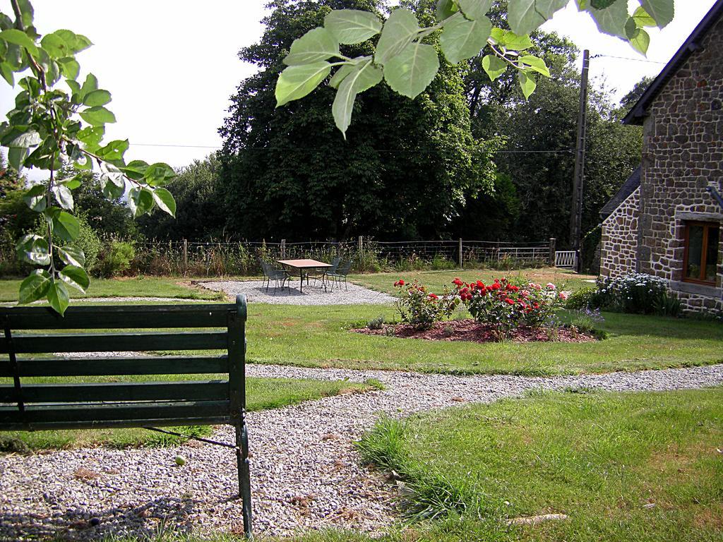 לינה וארוחת בוקר Sainte-Marie-du-Bois  La Cloue מראה חיצוני תמונה
